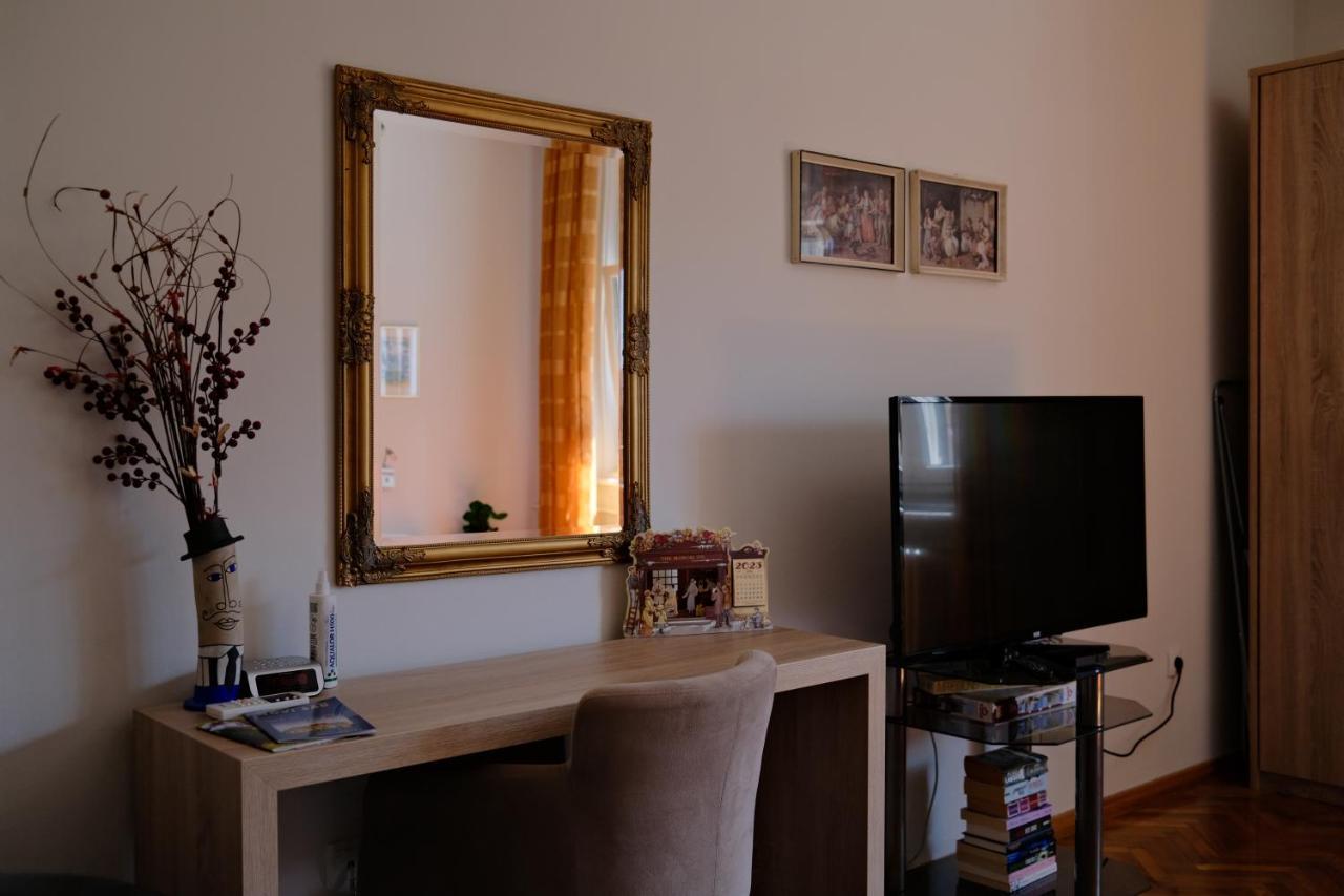 Apartment Centrum Novi Sad Buitenkant foto